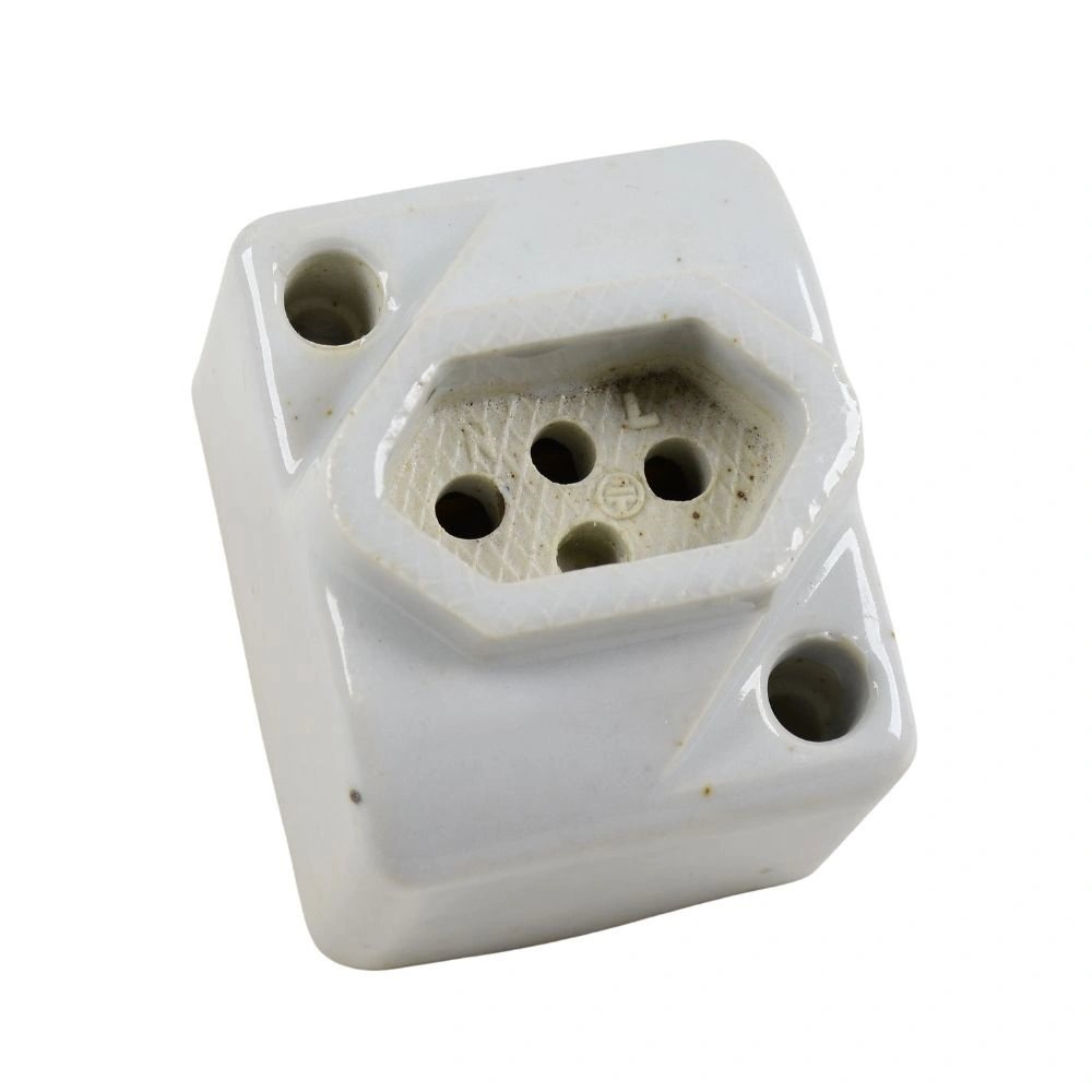 Tomada de Porcelana 2P + T 25A ABNT